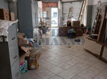 Salão · Venda de Casa Comercial na Vila Deodoro, São Paulo-SP: 3 Quartos, 1 Sala, 1 Banheiro, 174m² de Área