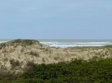 Apartamento de 2 quartos, Laguna · Barbada lindo apto de frente p praia 