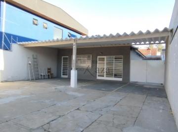 Casa de 2 quartos, São José dos Campos · Casa no Jardim Satélite com 2 dorms, amplo terreno e 8 vagas.