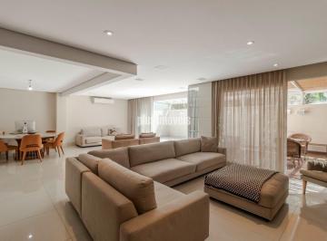 Casa · 302m² · 3 Quartos · 4 Vagas · Impecável.