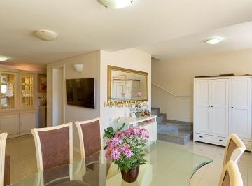 Casa · 181m² · 4 Quartos · 2 Vagas · Sobrado à venda – Ótima localização e possibilidad