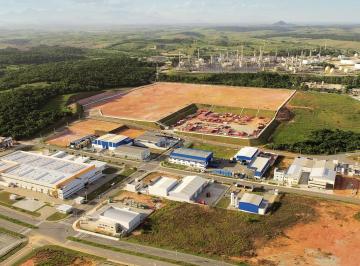 Comercial , Macaé · Alugo terreno com área de 18.000 m2 no Polo Industrial Cabiúnas em Macaé, RJ
