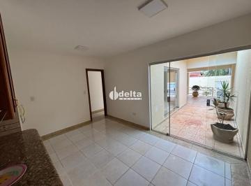 Casa · 260m² · 3 Quartos · 4 Vagas · Casa com 3 quartos sendo 1 suite disponível para locação e venda no bairro Daniel Fonseca em Uberlân
