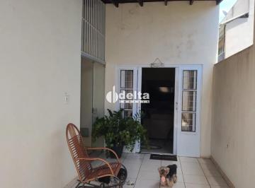Casa · 300m² · 5 Quartos · 3 Vagas · Casa residencial com 5 quartos sendo 1 suíte disponível para venda no bairro Segismundo Pereira em U