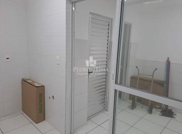 Comercial · 11m² · Duas pequenas salas totalizando 11,30 m² ideal para pequeno negocio de estética e beleza.