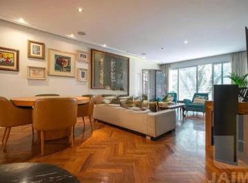 Apartamento · 250m² · 3 Quartos · 2 Vagas · Apartamento reformado com 03 dormitórios 01 suíte e 02 vagas próximo ao Clube Paulistano