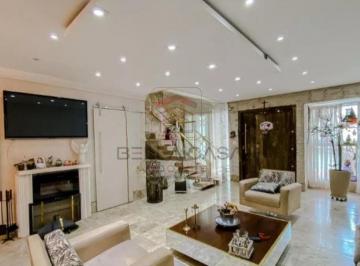 Casa · 270m² · 4 Quartos · 8 Vagas · Casa de Alto Padrão com 4 Suítes, Closets e Piscina na Mooca
