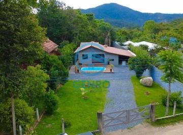 Rural · 1200m² · 2 Quartos · 1 Vaga · Chácara em Meio a Natureza com Riacho, Piscina e Terreno de 1.200m² à venda em São João Batista/SC