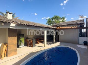 6twmsec2ogu3yzdmnju4zge5_md · Casa à Venda de esquina, 3 quartos sendo 1 suíte. Piscina e área gourmet.