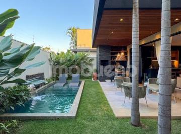 atrlkcy2ogvkmjy2ztu0ody0_md · Casa à Venda de alto padrão em condomínio, 3 quartos sendo 2 suítes. 193,65m².