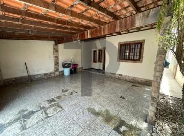 Fachada · Casa na Morada da Montanha com 2 quartos, garagem coberta e Piscina com Deck!! Oportunidade.