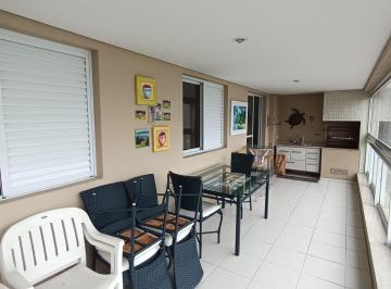 Apartamento de 3 quartos, Guarujá · Apartamento frente ao mar com terraço gourmet.