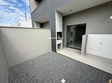 ESPAÇO NO QUINTAL COM CHURRASQUEIRA · CASA À VENDA NO TRÊS RIOS DO SUL EM JARAGUÁ DO SUL COM 2 SUÍTES.  Aceita financiamento.