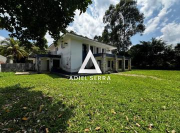 Foto 01 · Laura de Freitas - 3.300m² - 4 quartos sendo 3 suítes - 80% plano - Piscina - Quiosque c/ churrasque