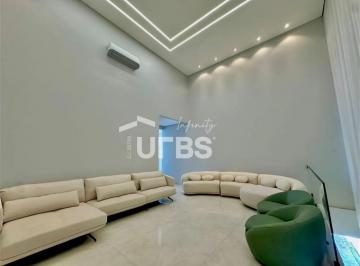 Casa · 250m² · 4 Quartos · 4 Vagas · Casa térrea à venda na Primeira Etapa, 4 quartos, 3 suítes, 4 vagas, fundo para mata.