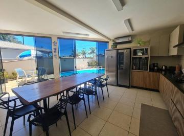 Casa · 245m² · 5 Quartos · 3 Vagas · EXCELENTE SOBRADO COM PISCINA, MOVEIS PLANEJADOS, 04 SUITES, APENAS 300 METROS DO MAR, NO BAIRRO R