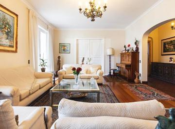 Apartamento · 487m² · 4 Quartos · 3 Vagas · Clássico apartamento Lindenberg com port-cochère e jardins franceses.