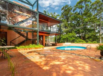Casa · 705m² · 4 Quartos · 6 Vagas · Casa com projeto de Carlos Bratke e vista para o verde no Jardim Leonor