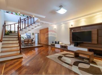 Casa · 241m² · 3 Quartos · 2 Vagas · Sobrado à venda na Vila Clementino