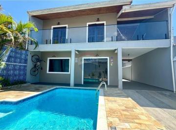 Casa · 235m² · 5 Quartos · 4 Vagas · Casa dos Sonhos em Peruíbe: 5 Suítes c/ Piscina
