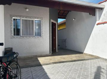 Casa de 2 quartos, Itanhaém · Casa possui 2 dormitórios e piscina para Venda, Itanhaém / SP
