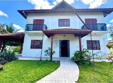 Casa · 333m² · 5 Quartos · 4 Vagas · Sobrado à Venda em Peruíbe: Espaço e Conforto!