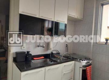 Apartamento · 64m² · 2 Quartos · 1 Vaga · excelente apto com varanda, 2 quartos, sala ampla , próx.ao metrô