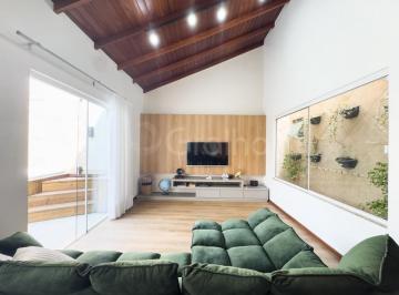 1 · Casa de 141m² com 3 quartos sendo 2 suítes no bairro Canto em Florianópolis