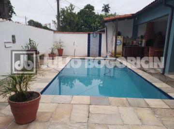 Casa · 251m² · 4 Quartos · 2 Vagas · Casa de rua : / Residencial / Bancários