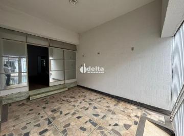Comercial · 170m² · 5 Quartos · 1 Vaga · Casa comercial com 5 quartos disponível para locação no bairro Centro em Uberlândia-MG