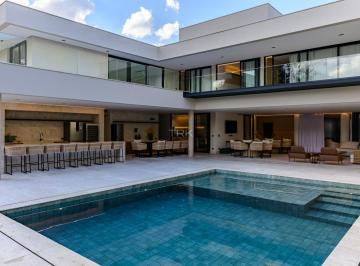 Casa · 900m² · 5 Quartos · 4 Vagas · Casa bonita é fácil. Casa bem pensada é raro.