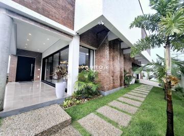 Casa · 295m² · 3 Quartos · 2 Vagas · Casa com 3 suítes, piscina no bairro  Camobi em Santa Maria.
