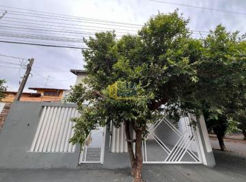 Casa · 4 Quartos · 2 Vagas · Casa completa e espacosa em bairro nobre