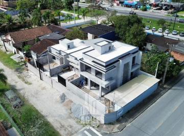 Casa · 130m² · 3 Quartos · 2 Vagas · Sobrado de esquina com 3 quartos
