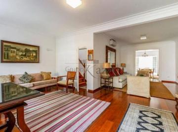 Casa · 300m² · 3 Quartos · 2 Vagas · Casa  - Jardim Europa - 3 Dormitórios - 219m².