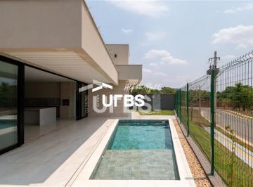 Casa · 303m² · 4 Quartos · 4 Vagas · Casa Térrea de Esquina no Jardins Porto