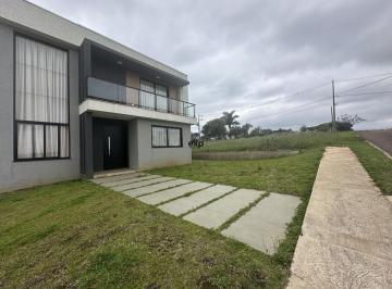 Casa · 180m² · 2 Quartos · 7 Vagas · Oportunidade exclusiva em condomínio fechado com negociação facilitada e possibilidade de permuta