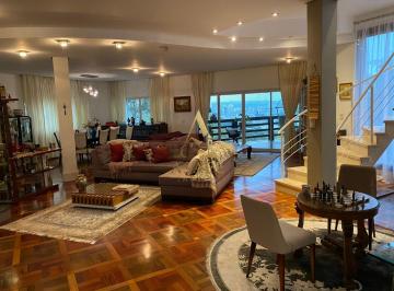 Foto 01 · Casa de Luxo no Tamboré 1: 4 Quartos, 4 Suítes, 1.300m² de Pura Sofisticação e Conforto em Barueri-S