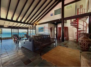 Casa · 292m² · 5 Quartos · 4 Vagas · À venda casa pé na areia projetada por Zanine Caldas na Praia do Canto, Búzios