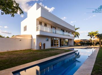 Casa de 4 quartos, Brasília · Conforto e Arquitetura Moderna — 4 Suítes e Área de Lazer Especial