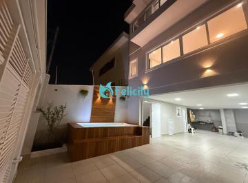 Casa · 200m² · 3 Quartos · 5 Vagas · Sobrado com 3 suítes, 5 vagas, 200m2 no Parque São Domingos