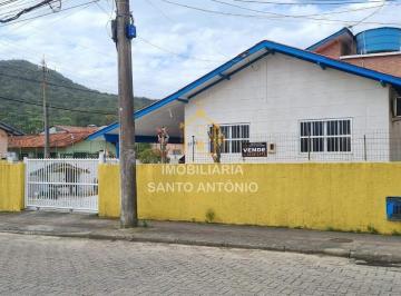 Casa · 150m² · 3 Quartos · 3 Vagas · Casa de esquina no Sambaqui a 35 metros do mar.