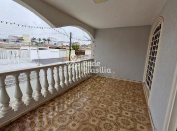 Casa · 340m² · 6 Quartos · 4 Vagas · Casa (sobrado) regularizada à venda na QNF 22 - 6 Quartos, sendo 2 Suítes, Taguatinga DF