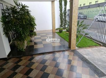 Casa · 300m² · 5 Quartos · 3 Vagas · Casa estilo sobrado com 5 quartos sendo 3 suítes para venda no bairro Fundinho Uberlândia-MG