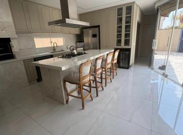 Casa · 250m² · 3 Quartos · 2 Vagas · Damha III com 3 suítes