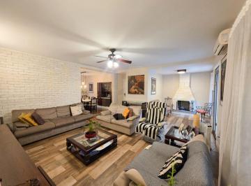 Casa · 250m² · 5 Quartos · 3 Vagas · Casa de vila à venda no Jardim Hípico | 5 quartos