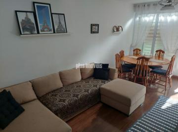 Casa · 109m² · 2 Quartos · 1 Vaga · Rua tranquila e arborizada, no miolo da Chácara da Chácara Santo Antonio.
