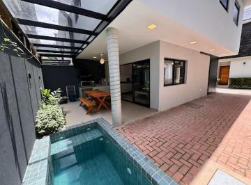 cf8739c4691cddbdd18fe64fc8e9fa75941a9a2e · Locação Mensal: Casa com 3 Suítes e Piscina Privativa em Condomínio Completo | Disponível