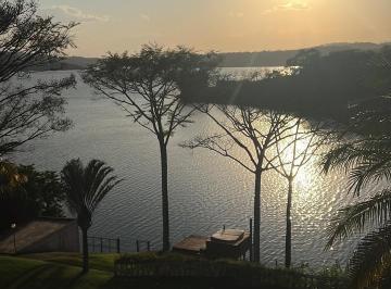 Foto 01 · LINDA CHÁCARA , PÉ NA AGUA E VISTA PANORAMICA PARA  A REPRESA, NO CONDOMÍNIO AGUAS DE IGARATA EM IGA