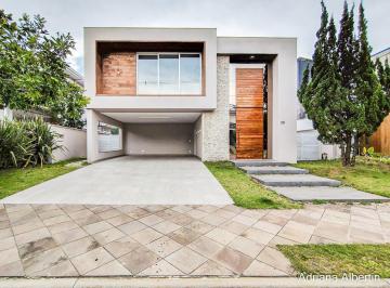 Casa · 400m² · 4 Quartos · 2 Vagas · Casa com 400m² e 4 suítes